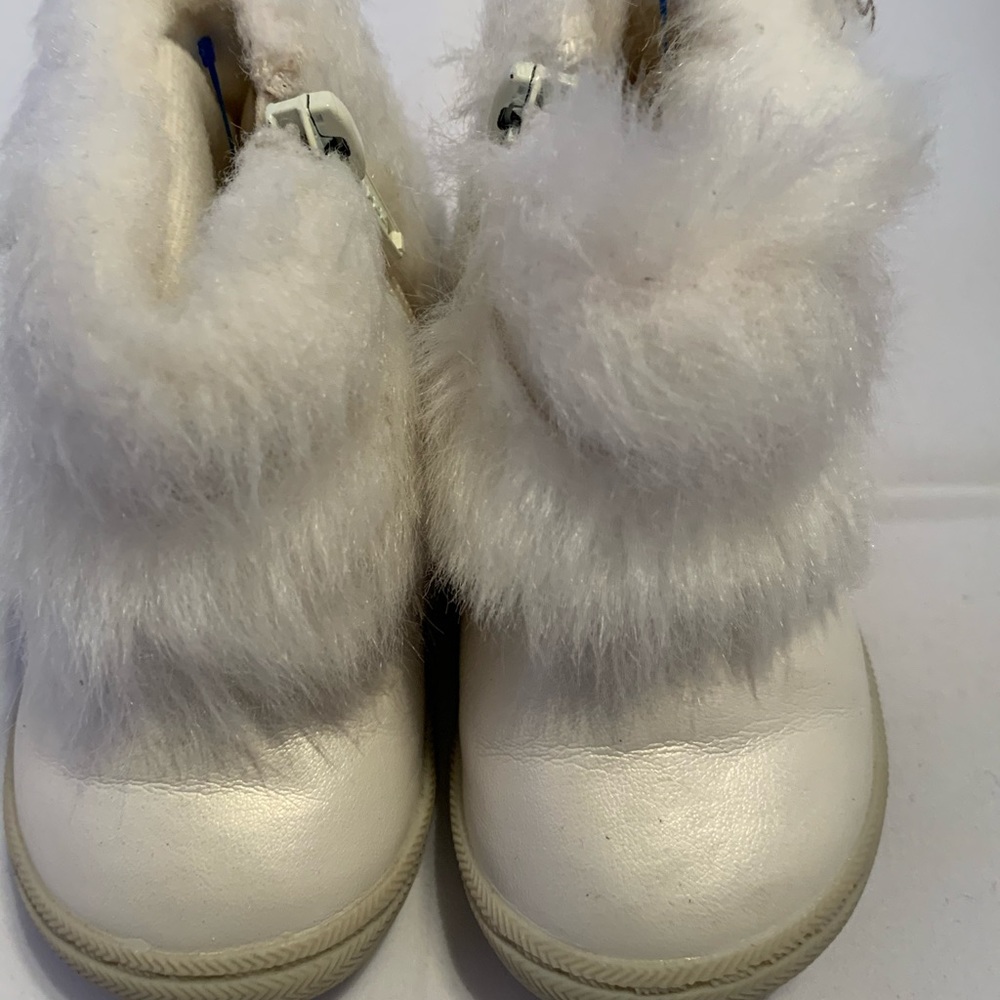 Oshkosh-Genuine Kids  Fur Boots- size 3